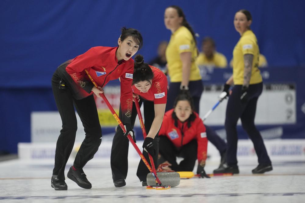 76人惨淡出局！三巨头无缘附加赛，争冠豪言遭打脸.