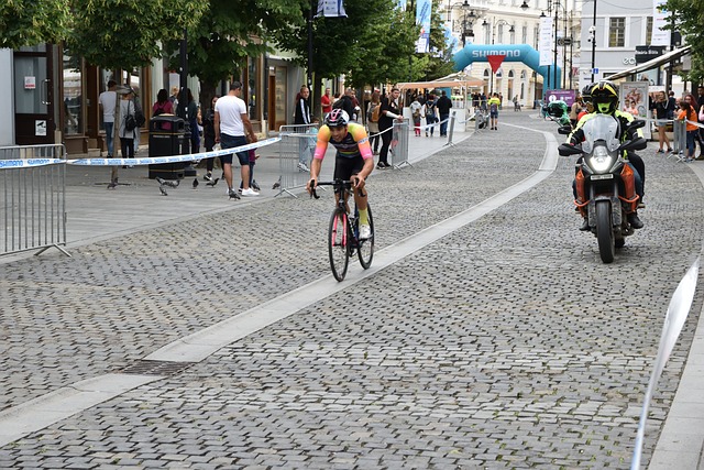 被控受贿3501万余元 中国石油原董事长王宜林受贿案一审开庭.